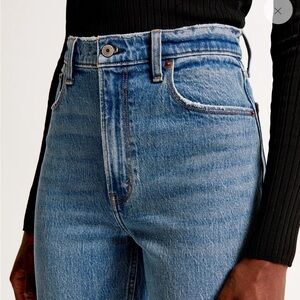 ABERCROMBIE Ultra High Rise 90s Straight Jean